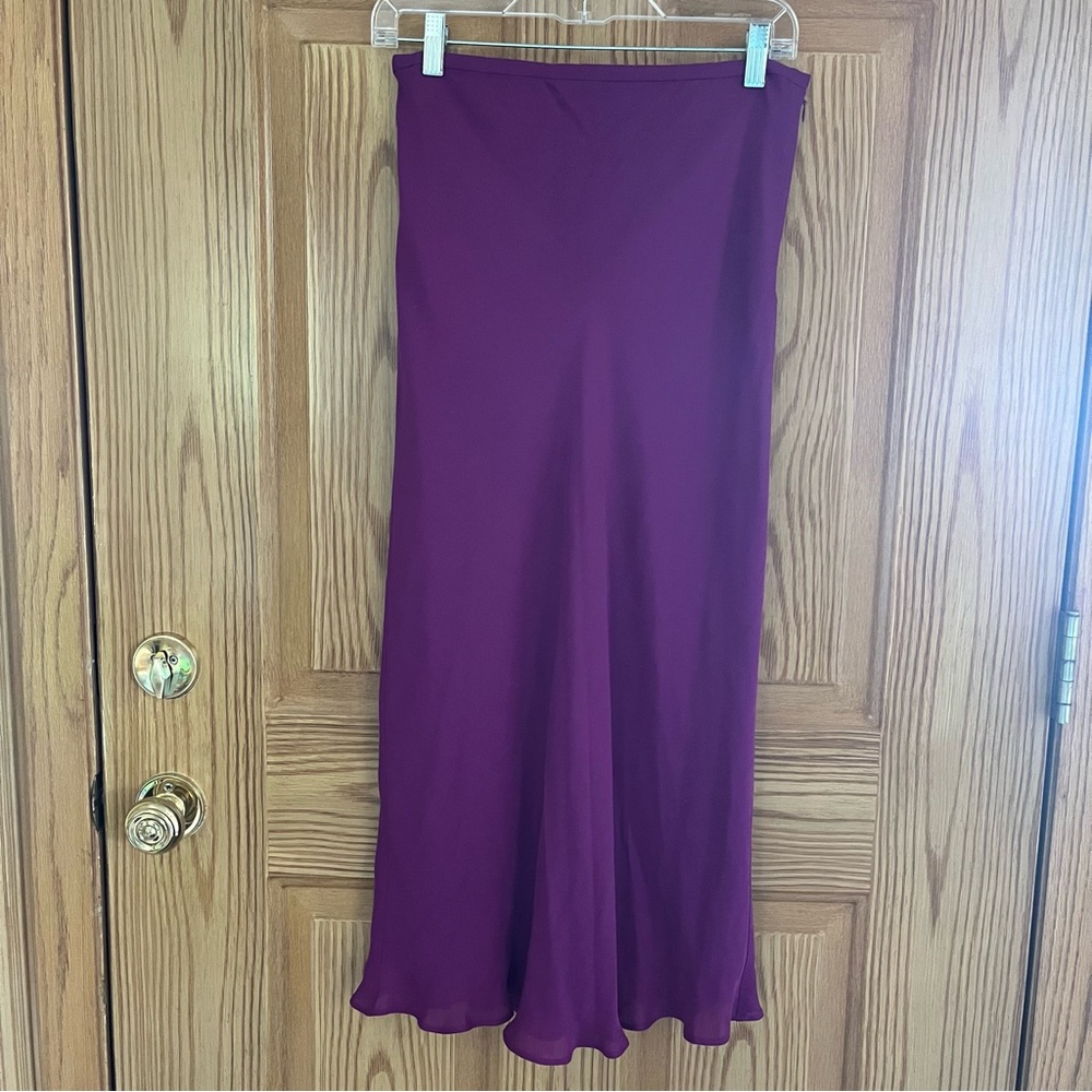 ANN TAYLOR SILK SKIRT.           Size 6